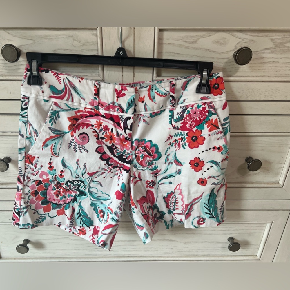 7th AVENUE NEW YORK & CO FLORAL SHORTS